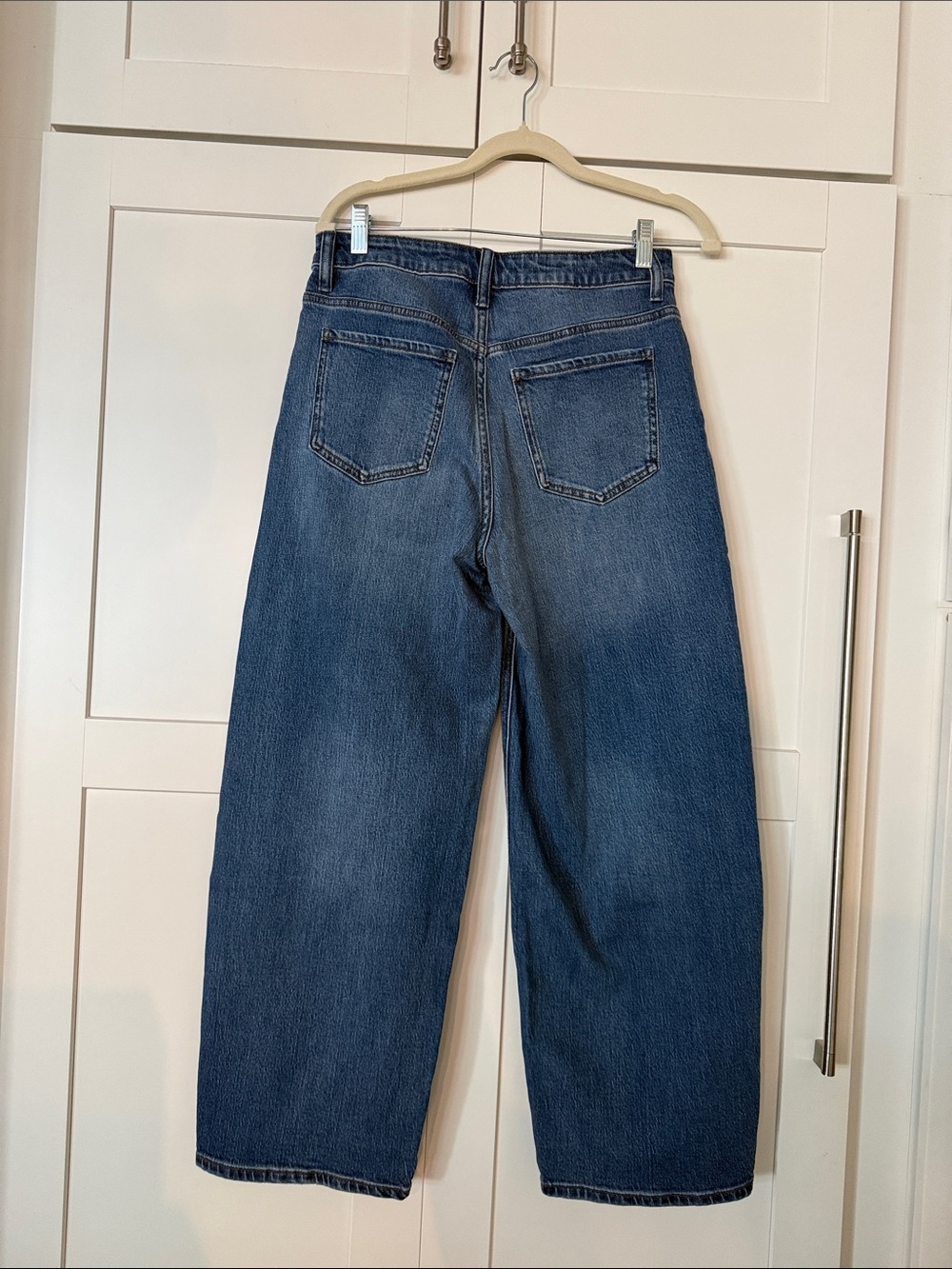 Quince Straight-Leg Jeans in Medium Blue Wash - Picture 2 of 4